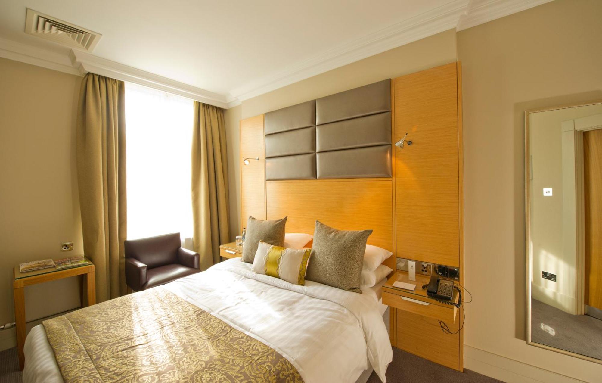 Woodlands Park Hotel Cobham  Dış mekan fotoğraf